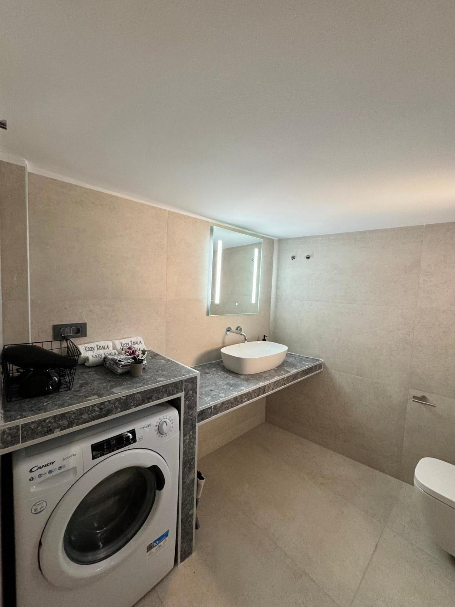 Spacious Apartment Near Monastiraki By Kozy Koala アテネ エクステリア 写真