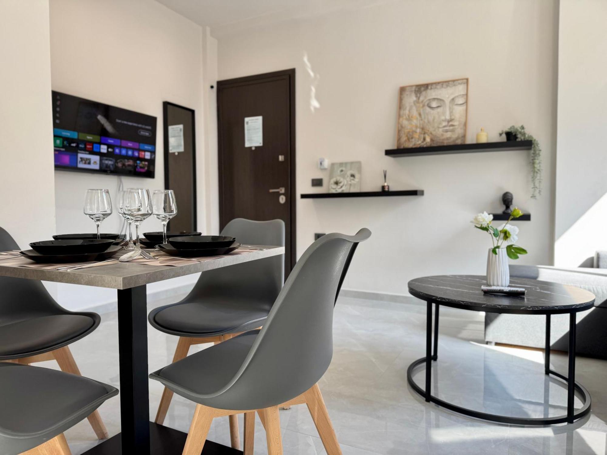 Spacious Apartment Near Monastiraki By Kozy Koala アテネ エクステリア 写真